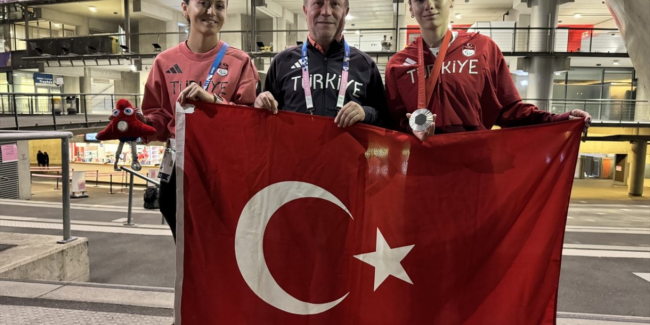 Türkiye'nin ilk paralimpik madalyalı özel sporcusu Aysel Önder, büyük bir gurur yaşıyor