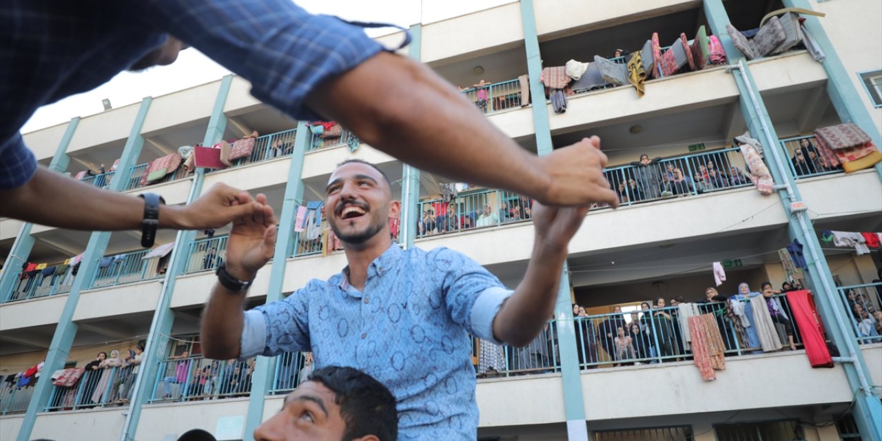 İsrail saldırıları altındaki Gazze Şeridi'nde, Filistinli bir çift için düğün töreni yapıldı