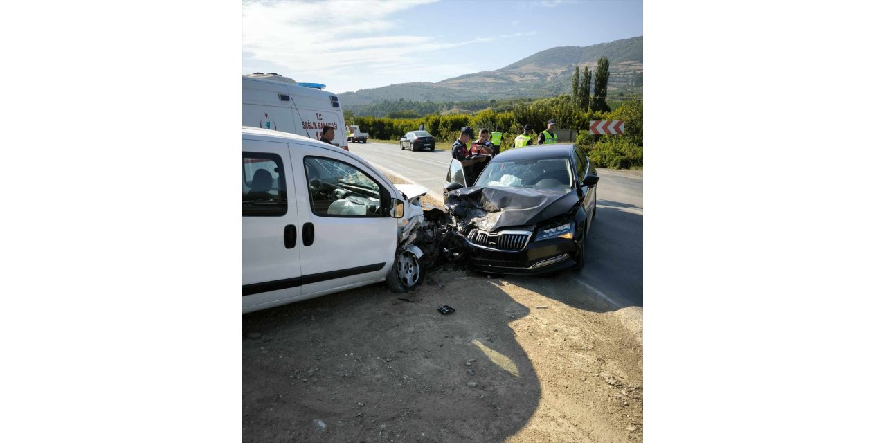 Bursa'da trafik kazasında yaralanan İznik Kaymakamı Karaman hastaneye kaldırıldı