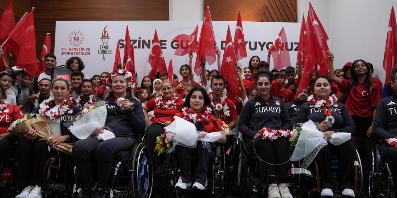 Paris 2024 Paralimpik Oyunları'nda mücadele eden milli sporcuların bir kısmı yurda döndü