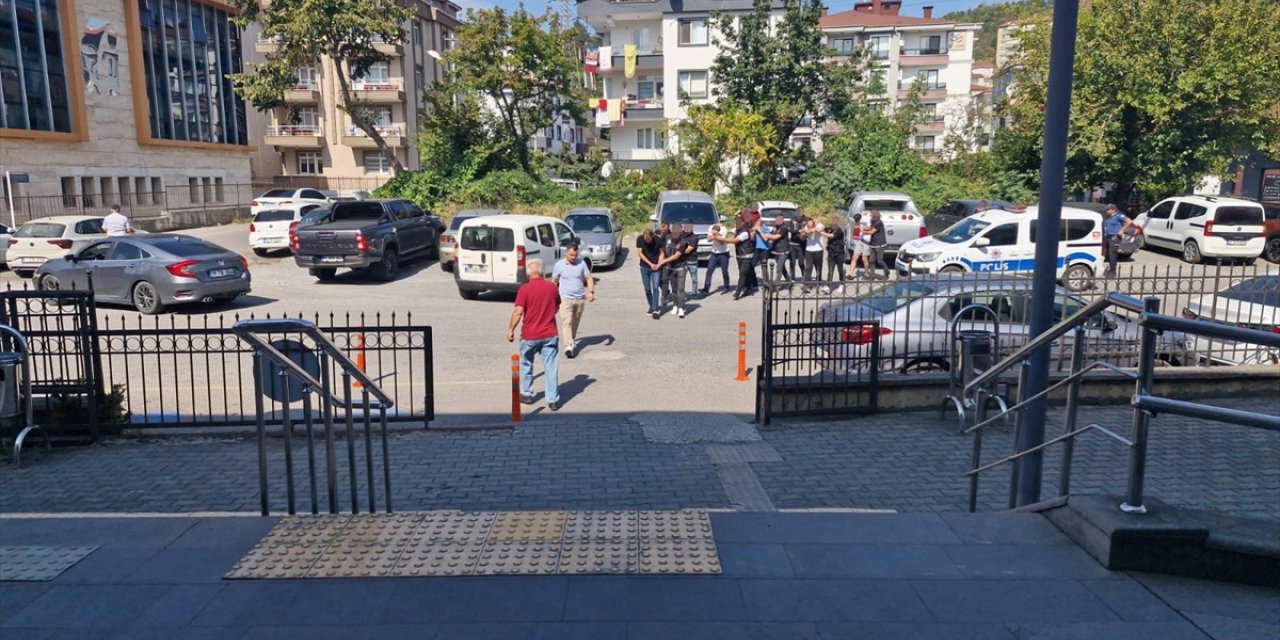 Zonguldak'ta uyuşturucu operasyonunda yakalanan 6 zanlıdan 5'i tutuklandı