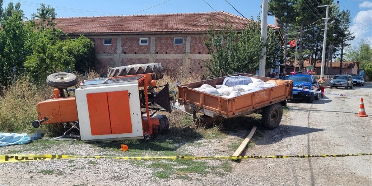 Çorum'da devrilen traktörün sürücüsü öldü