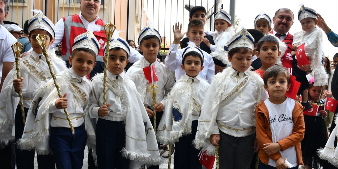 743. Söğüt Ertuğrul Gazi'yi Anma ve Yörük Şenlikleri'nde sünnet şöleni düzenlendi