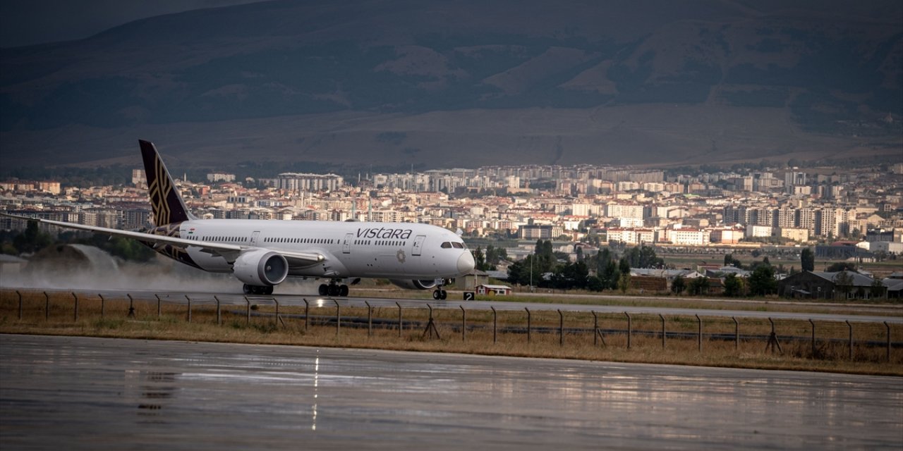 GÜNCELLEME 2 - Erzurum'a "zorunlu iniş yapan" yolcular Hindistan'dan gelen uçakla Frankfurt'a gitti