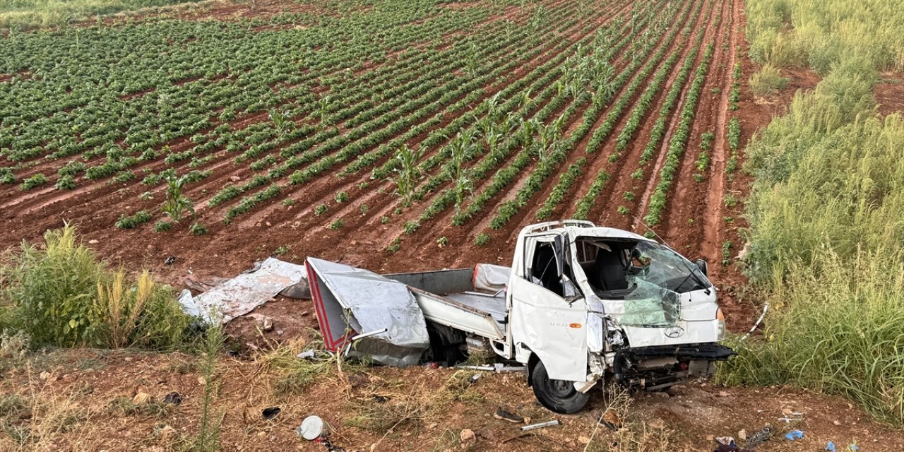 Gaziantep'te devrilen, tarım işçilerini taşıyan pikaptaki 1 kişi öldü, 22 kişi yaralandı