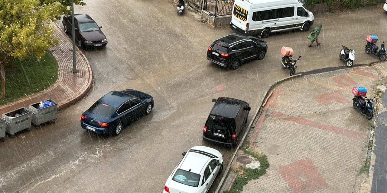 Elazığ'da sağanak etkili oldu