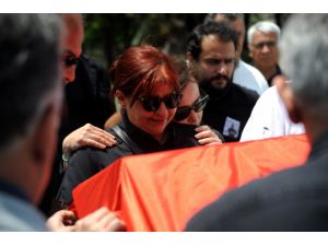 Antalya'da öldürülen arkeolog için müze önünde tören