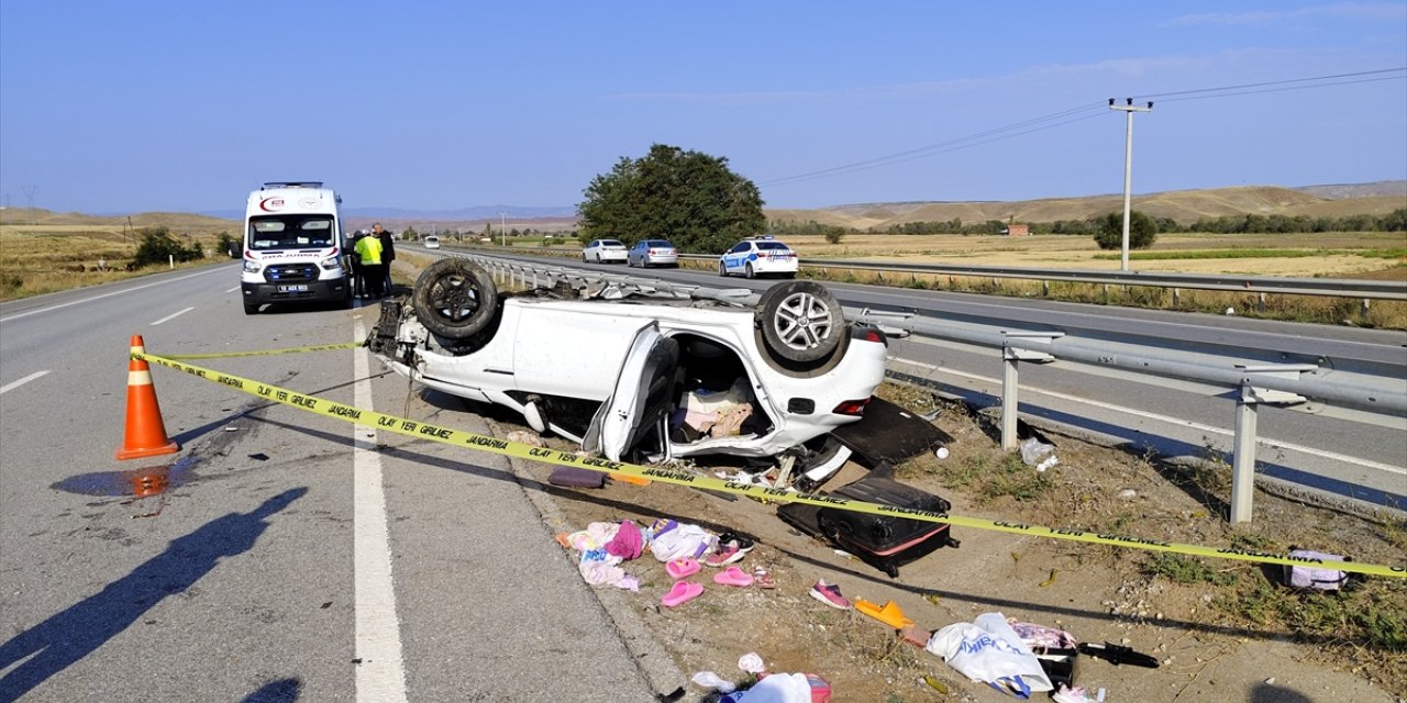 Çorum'da trafik kazasında polis çift hayatını kaybetti, 2 çocukları yaralandı