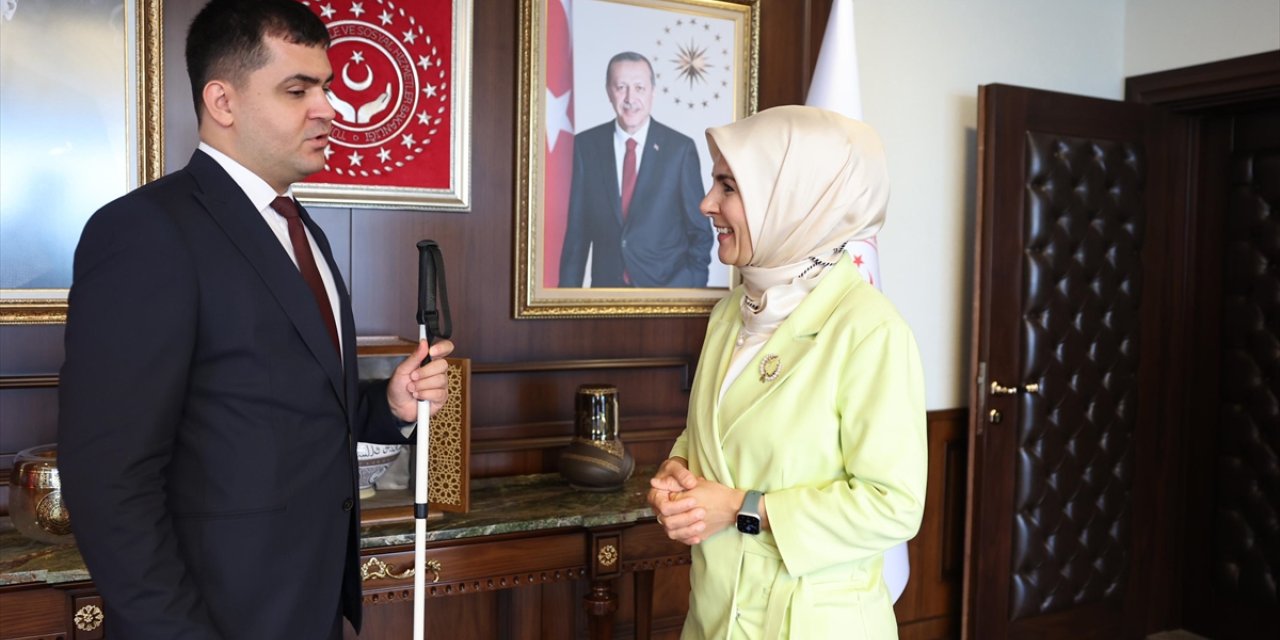 Türkiye'nin ilk görme engelli hakimi görevine başladı