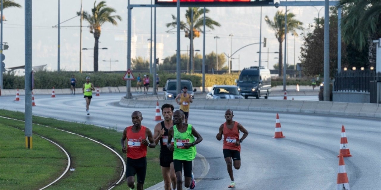 12. Uluslararası 9 Eylül İzmir Yarı Maratonu koşuldu