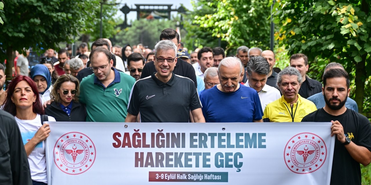 Sağlık Bakanı Memişoğlu, Ümraniye'de yürüyüş ve spor etkinliğine katıldı: