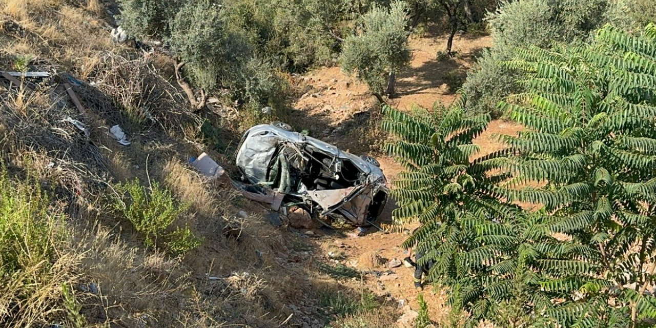 Antalya'da takla atan otomobilin sürücüsü öldü