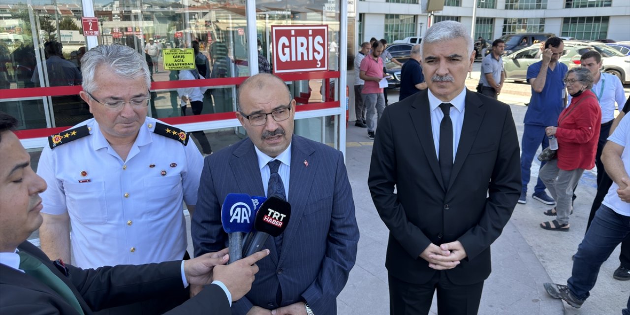 Balıkesir Valisi Ustaoğlu, şehit Büyükçaylı'nın doğum yapan eşini ziyaret etti