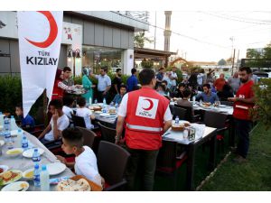Türk Kızılay Irak'ta iftar programı düzenledi