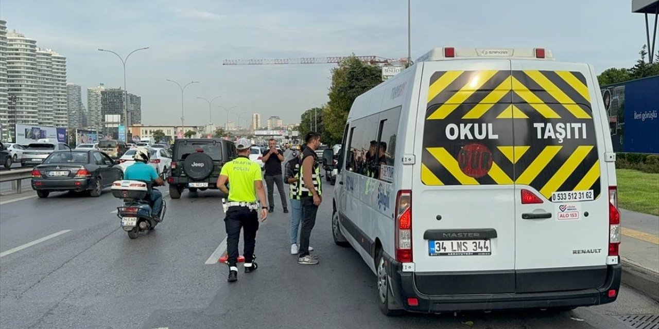 İstanbul'da okul servislerinde polislerce denetim yapıldı