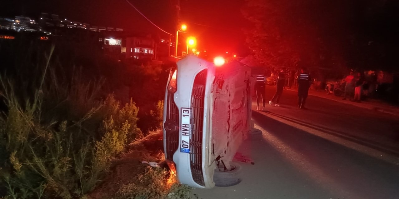 Alanya'da minibüsle çarpışan otomobildeki genç sürücü öldü