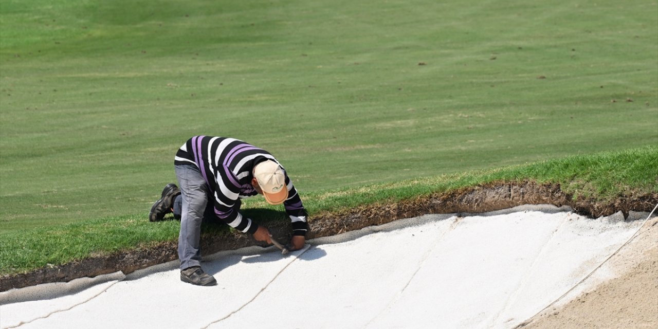 Milyon dolarlık golf sahalarının bakımı özenle yapılıyor