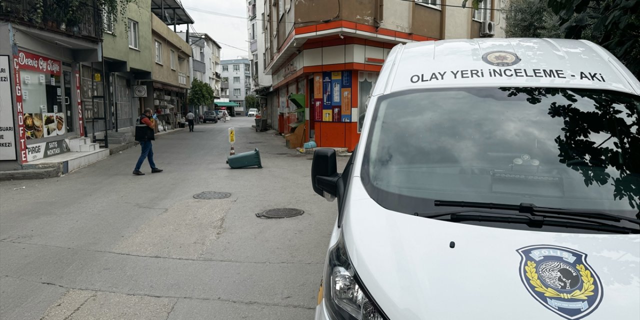 Bursa'da bisikletlinin tabancayla bir kişiyi yaraladığı anlar kamerada