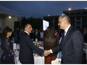 Bakan Ersoy, Bakanlık personeliyle iftarda bir araya geldi