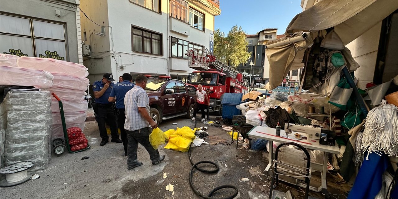 Tokat'ta çıkan yangında iş yerinde hasar oluştu