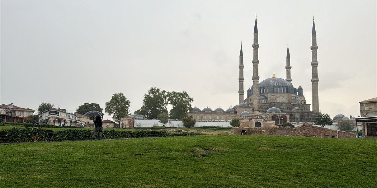 Edirne'de sağanak etkili oluyor