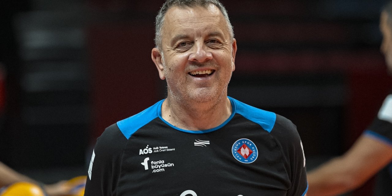 Halkbank Erkek Voleybol Takımı'nın yeni başantrenörü Kolakovic, takımını sezona hazırlıyor: