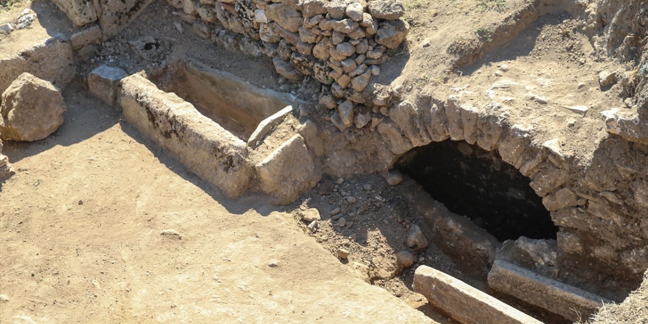 Sebaste Antik Kenti'nde Orta Bizans Dönemi'ne ait 9 mezar bulundu