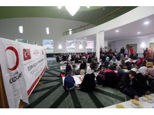 Türk Kızılay'dan Bosna Hersekli yetimlere iftar