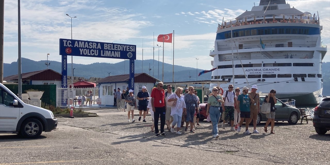 "Astoria Grande" kruvaziyeri Amasra'ya 1031 yolcu getirdi