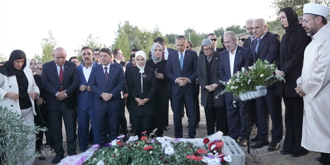 Bakanlar Göktaş, Tunç ve Yerlikaya, Narin Güran'ın kabrini ziyaret etti