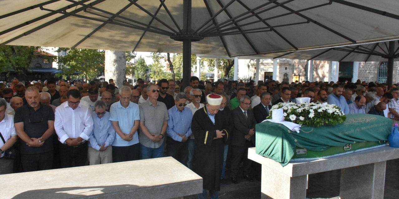 Balıkesirli fotoğraf sanatçısı Ahmet Esmer'in cenazesi toprağa verildi