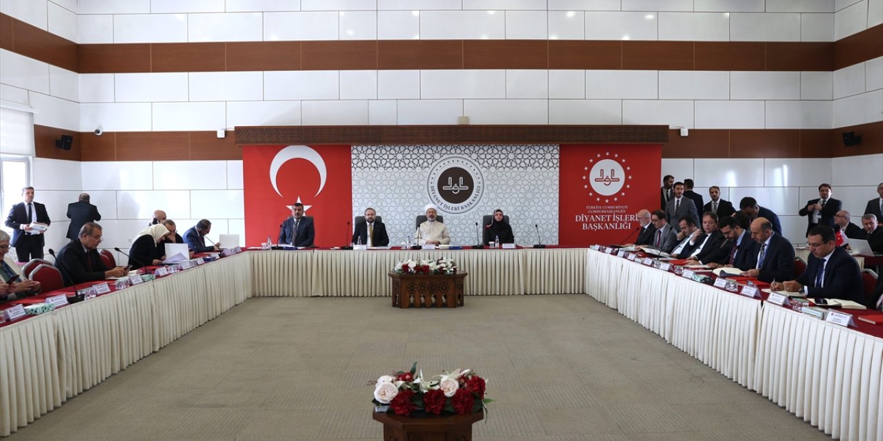 Diyanet İşleri Başkanı Erbaş, 2024 Yılı Hac Organizasyonu Değerlendirme Toplantısı'na katıldı