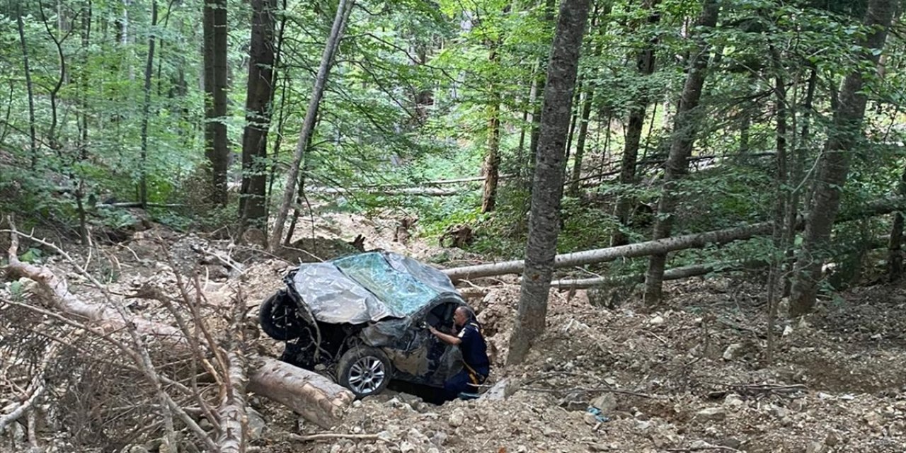 Bolu'da uçuruma yuvarlanan otomobilin sürücüsü öldü