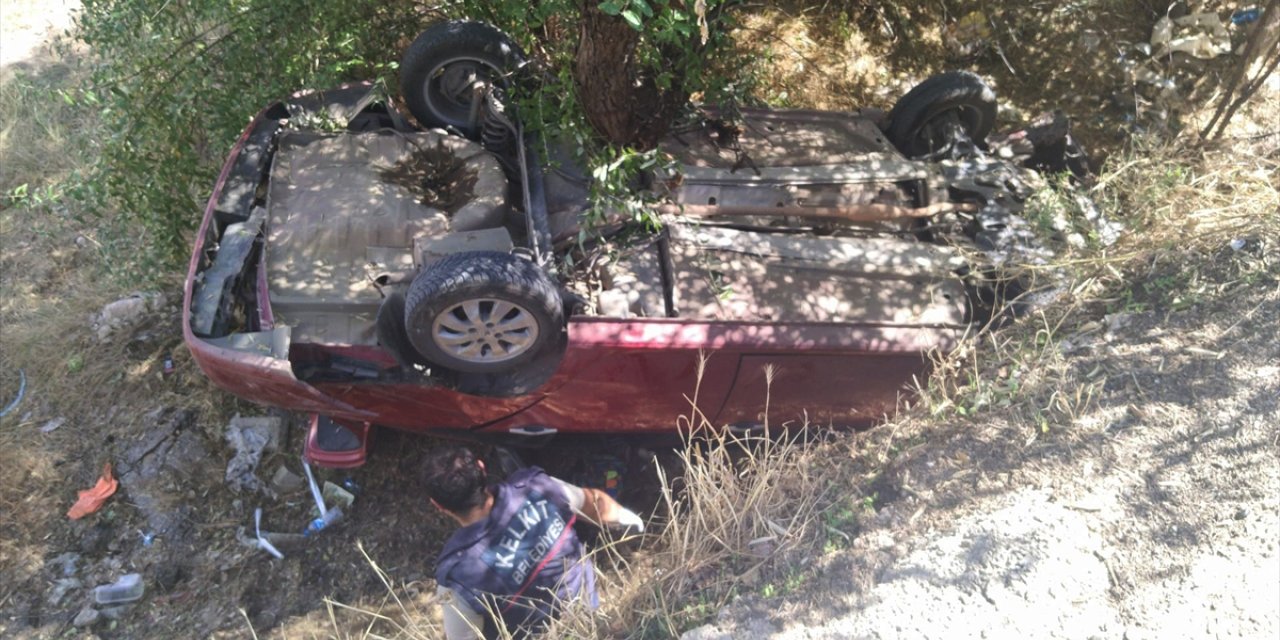 Gümüşhane'de istinat duvarından düşen otomobildeki anne ve 2 çocuğu yaralandı