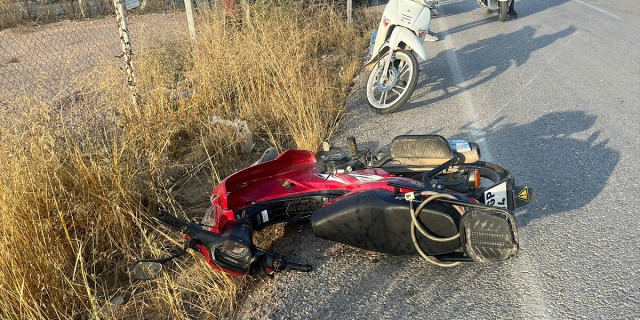 Bursa'da otomobil ile çarpışan motosikletteki 1 kişi öldü, 1 kişi yaralandı