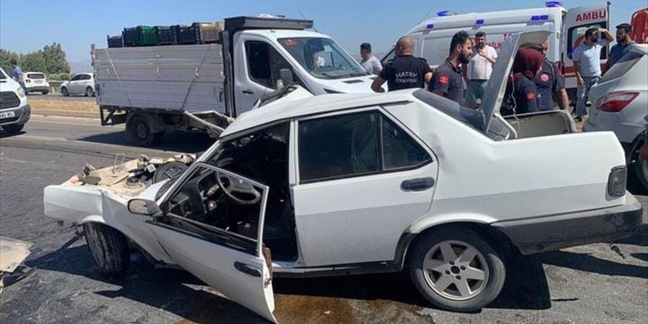 Hatay'da beton mikseriyle çarpışan otomobildeki 1 kişi öldü, 1 kişi yaralandı