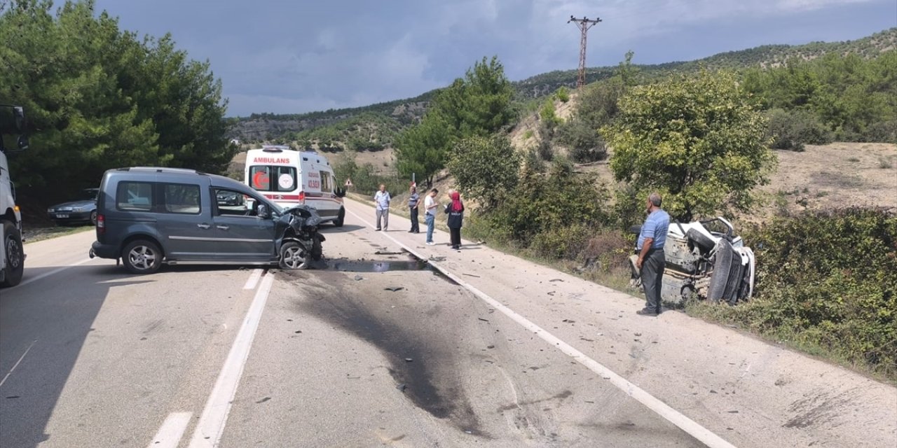 Sinop’ta üç aracın karıştığı kazada 3 sürücü yaralandı