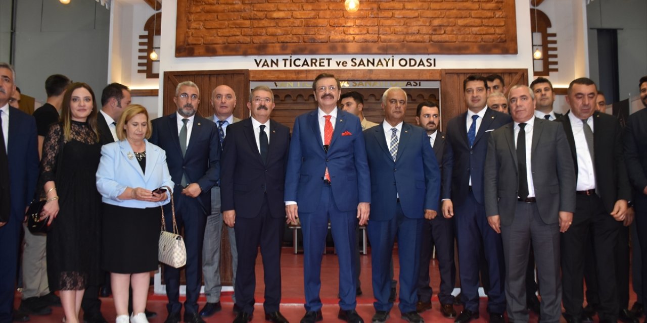 TOBB Başkanı Hisarcıklıoğlu, Van'da Gurme ve Gastronomi Fuarı'nı ziyaret etti