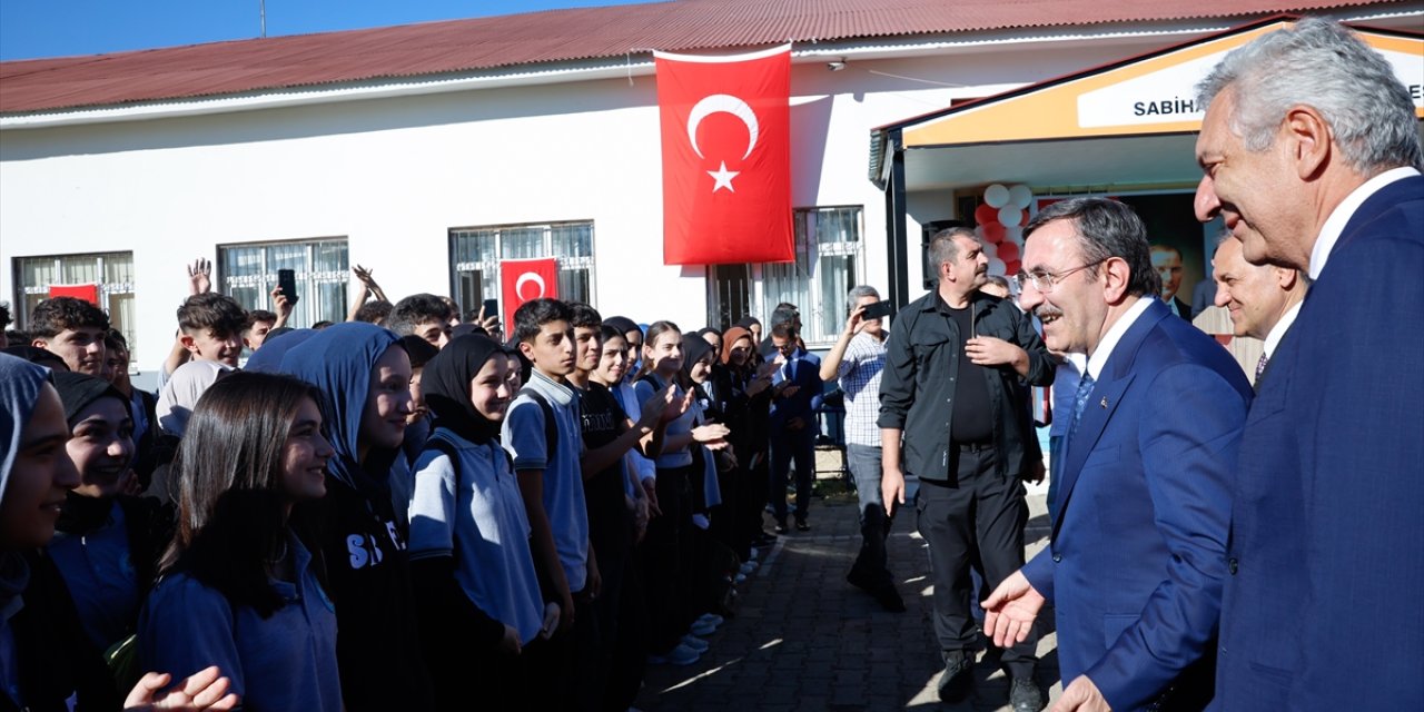 Cumhurbaşkanı Yardımcısı Yılmaz, Bingöl'de okul açılışında konuştu: