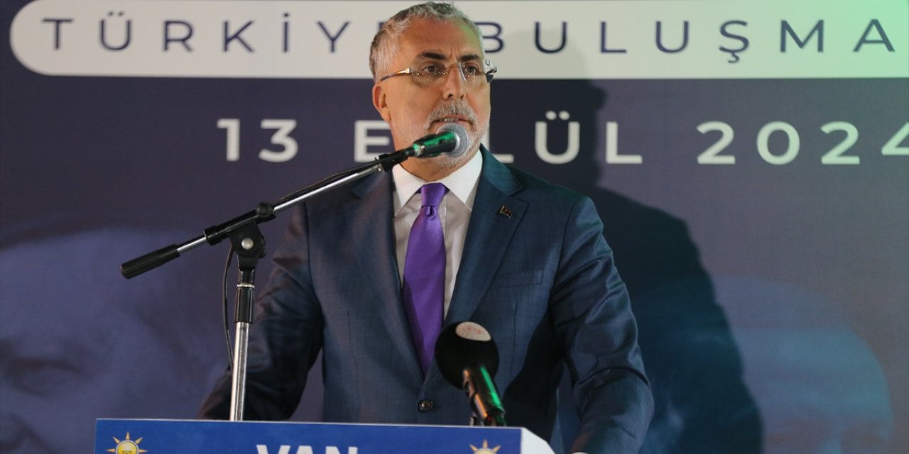 Çalışma ve Sosyal Güvenlik Bakanı Işıkhan, Van'da "Üç Kademe Vefa Buluşması"nda konuştu: