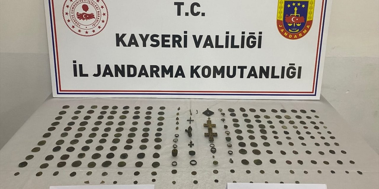 Kayseri'de tarihi eser kaçakçılığı operasyonunda 2 şüpheli yakalandı