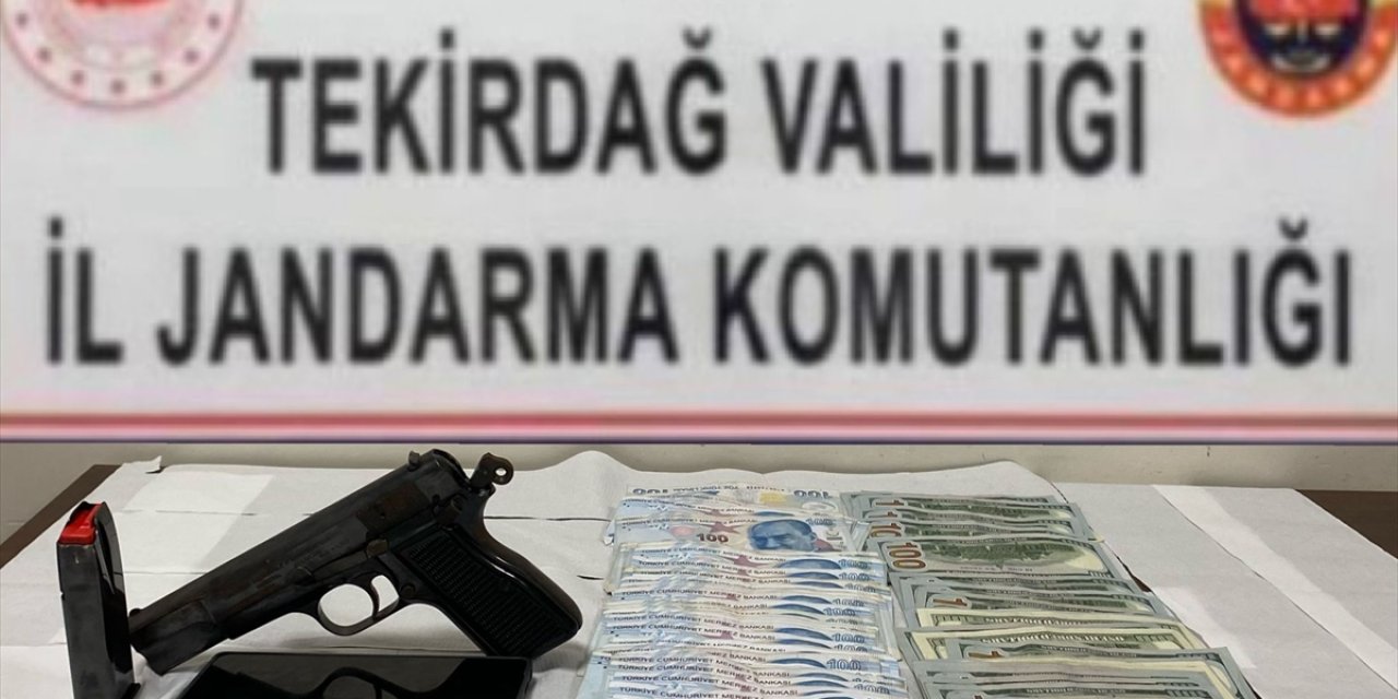 Tekirdağ'da kendilerini jandarma olarak tanıtan 2 dolandırıcılık şüphelisi İstanbul'da yakalandı