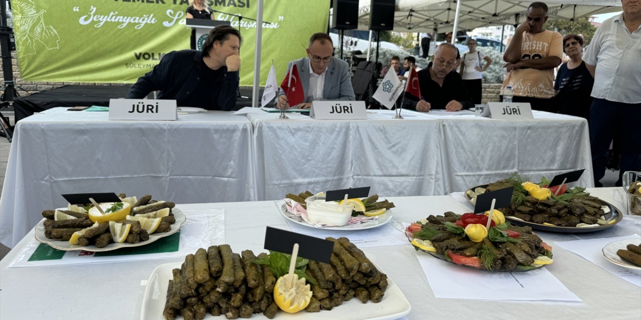 Tekirdağ'da zeytinyağlı sarma yarışması yapıldı