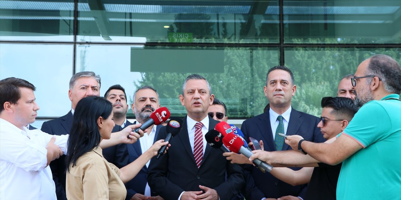 CHP Genel Başkanı Özgür Özel, İzmir'de açıklamalarda bulundu: