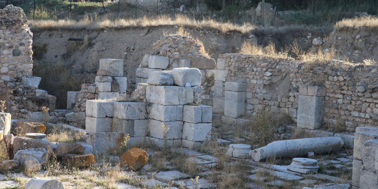 Sebastapolis Antik Kenti'ni tamamen gün yüzüne çıkarmak için çalışmalar sürüyor