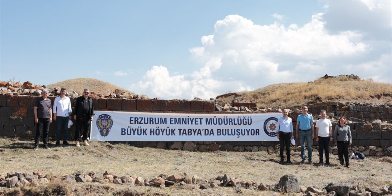 Erzurum'da 140 polis, tarihi Büyük Höyük Tabyası'nda "mıntıka" temizliği yaptı