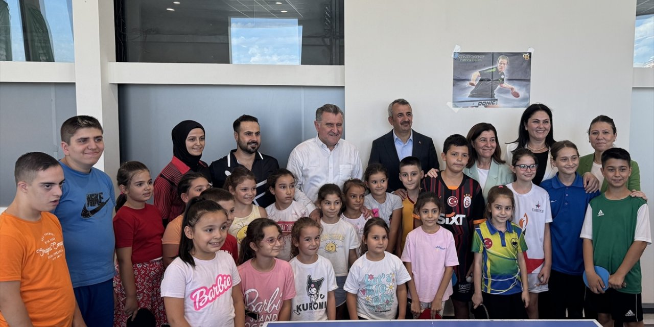 Gençlik ve Spor Bakanı Osman Aşkın Bak, Edirne'de öğrencilerle buluştu