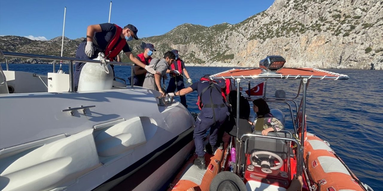 Muğla açıklarında 38 düzensiz göçmen kurtarıldı, 27 göçmen yakalandı