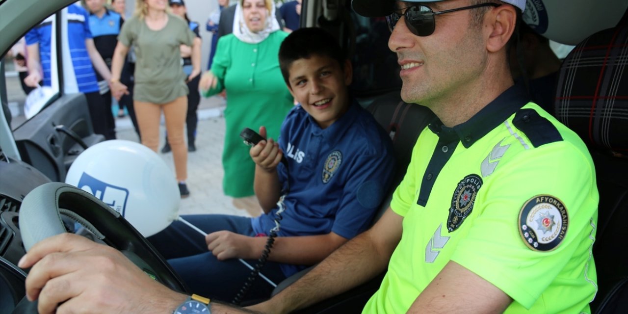 Afyonkarahisar'da iki özel çocuğun polislik hayali gerçekleşti