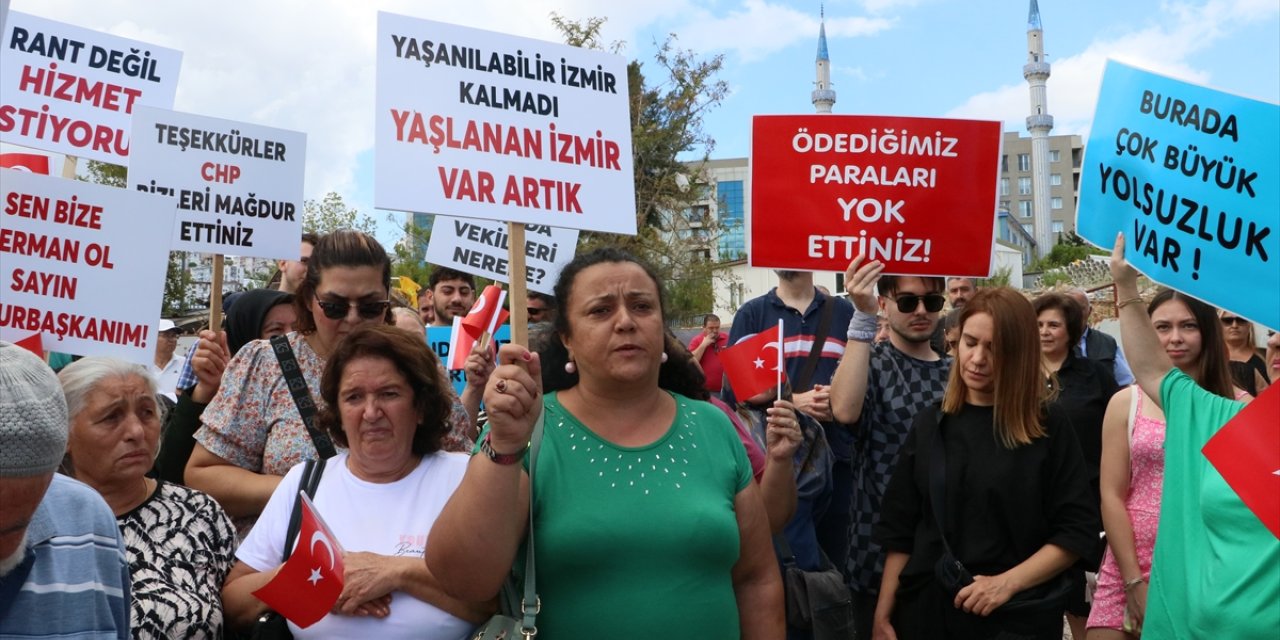 İzmir'de kentsel dönüşüm projesi hak sahipleri yol keserek eylem yaptı